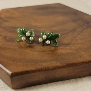 Mistletoe Earrings with white berries